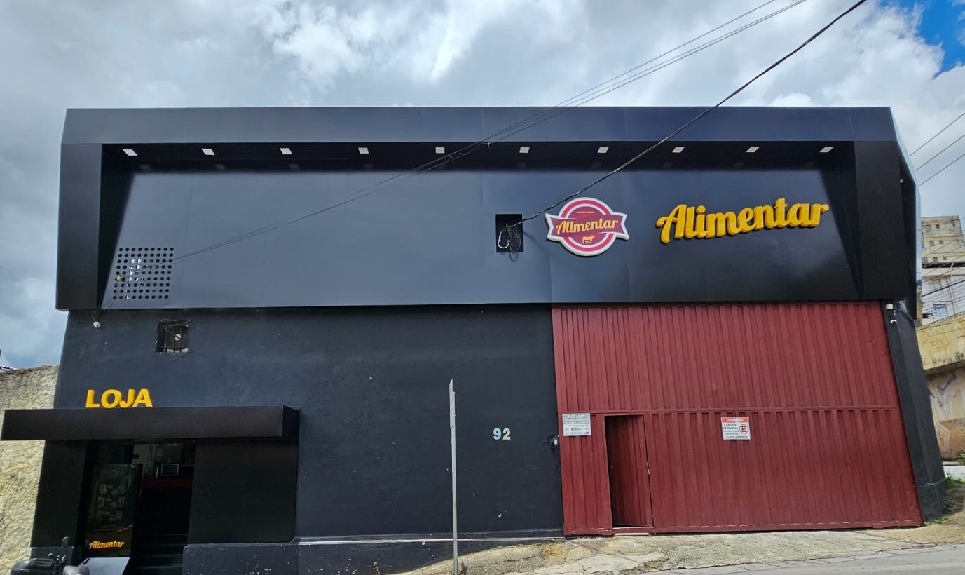 Fachada comercial Alimentar com revestimento preto